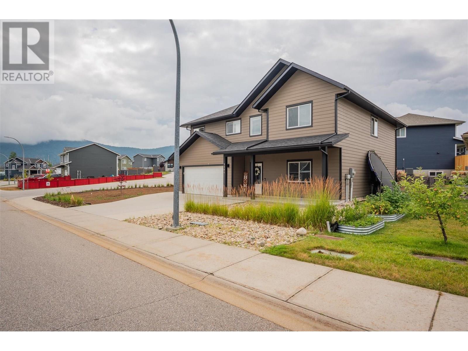 CASTLEGAR, British Columbia, V1N 4X9, CA, 5 Bedrooms Bedrooms, ,2 BathroomsBathrooms,Residential,For Sale,1913698
