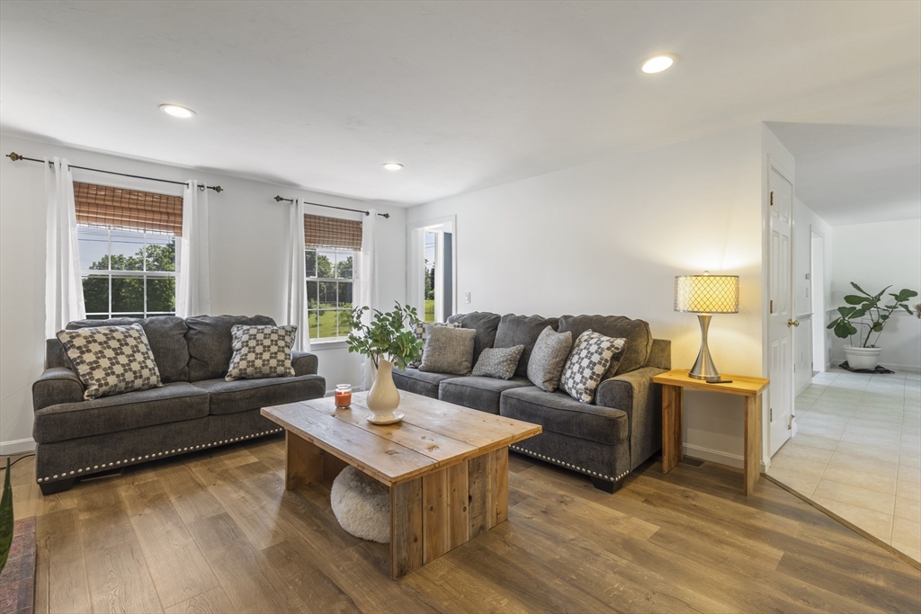 Bellingham, Massachusetts, 02019, United States, 3 Bedrooms Bedrooms, ,3 BathroomsBathrooms,Residential,For Sale,1938371