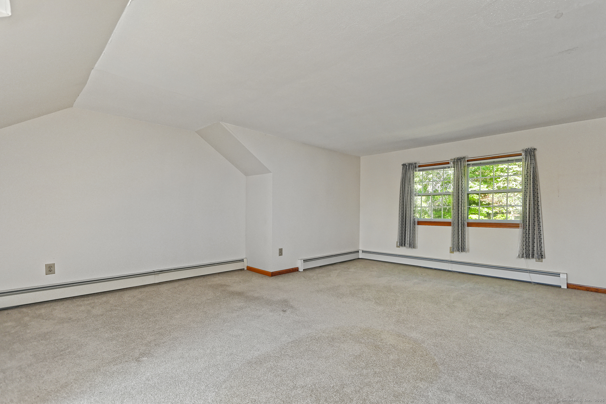 Hamden, Connecticut, 06518, United States, 4 Bedrooms Bedrooms, ,2 BathroomsBathrooms,Residential,For Sale,1940794