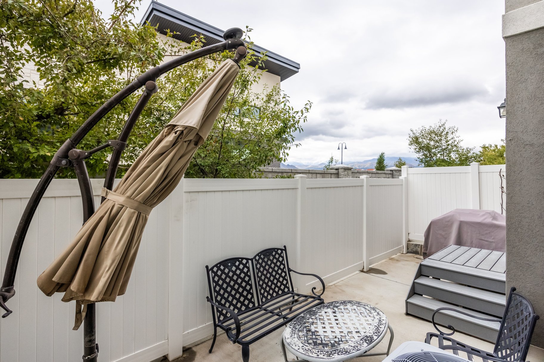  Standout Townhome with Finished Basement & Extras - 物件實景