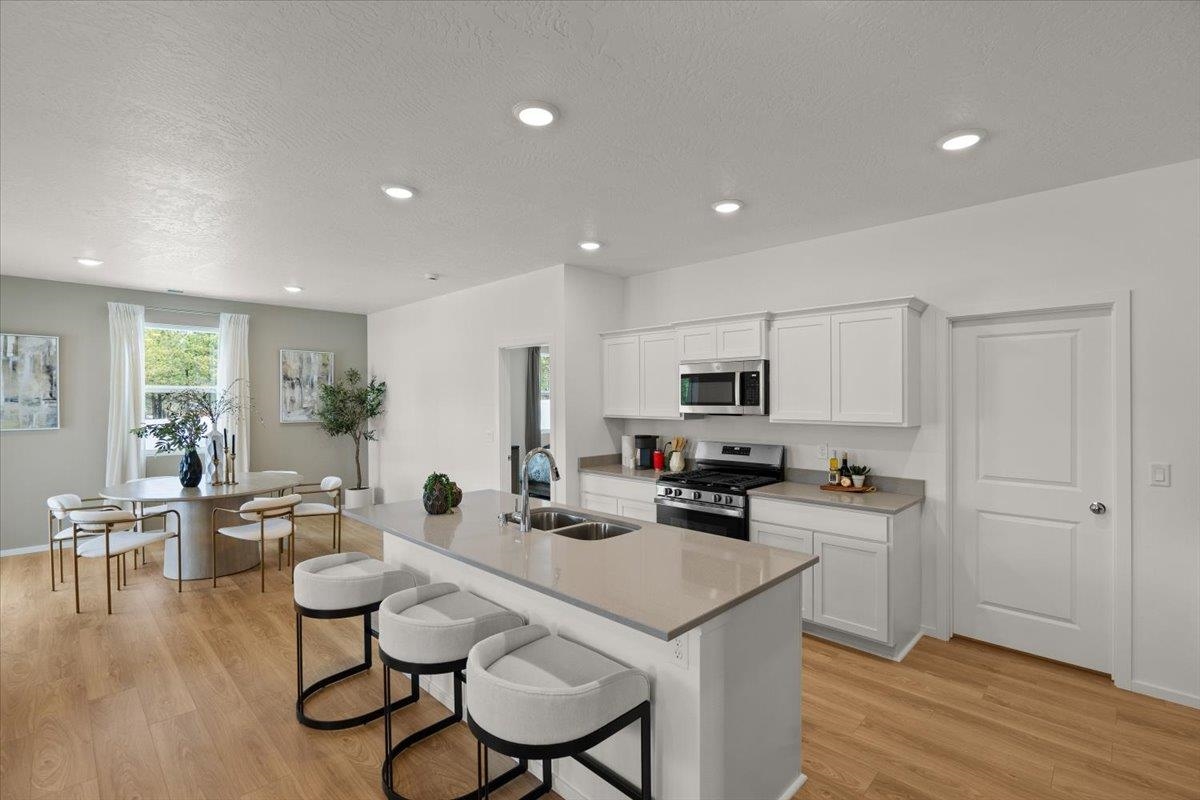 Deer Park, Washington, 99006, United States, 3 Bedrooms Bedrooms, ,2 BathroomsBathrooms,Residential,For Sale,1873845