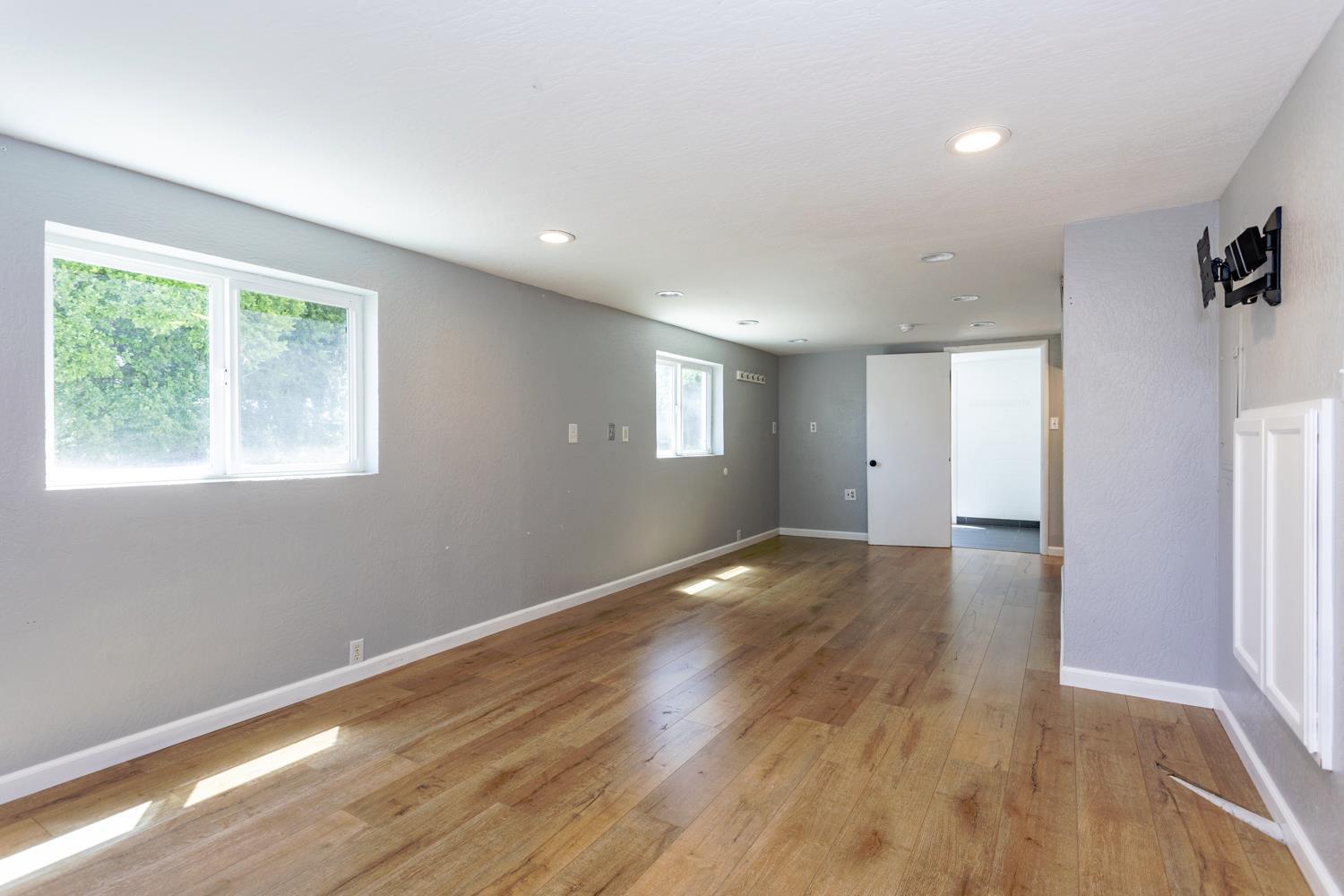 Oakdale, California, 95361, United States, 3 Bedrooms Bedrooms, ,2 BathroomsBathrooms,Residential,For Sale,1982799