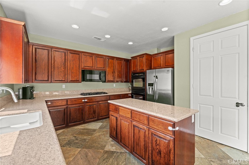 Yucaipa, California, 92399, United States, 4 Bedrooms Bedrooms, ,3 BathroomsBathrooms,Residential,For Sale,1895325