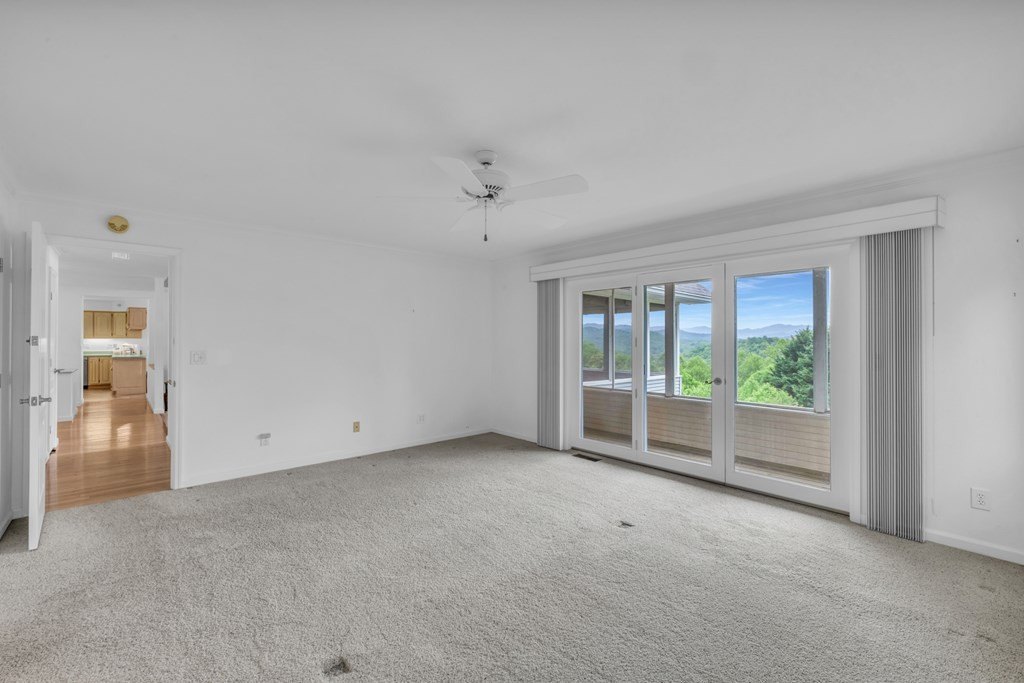 Hayesville, North Carolina, 28904, United States, 3 Bedrooms Bedrooms, ,4 BathroomsBathrooms,Residential,For Sale,1934980