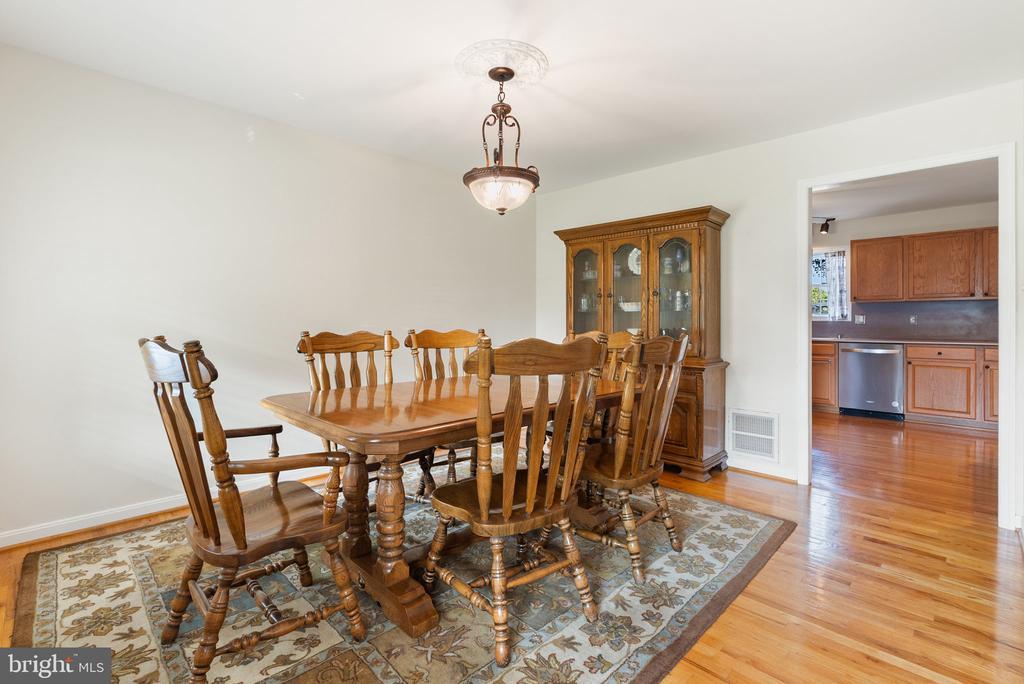 Winchester, Virginia, 22601, United States, 3 Bedrooms Bedrooms, ,3 BathroomsBathrooms,Residential,For Sale,1906316