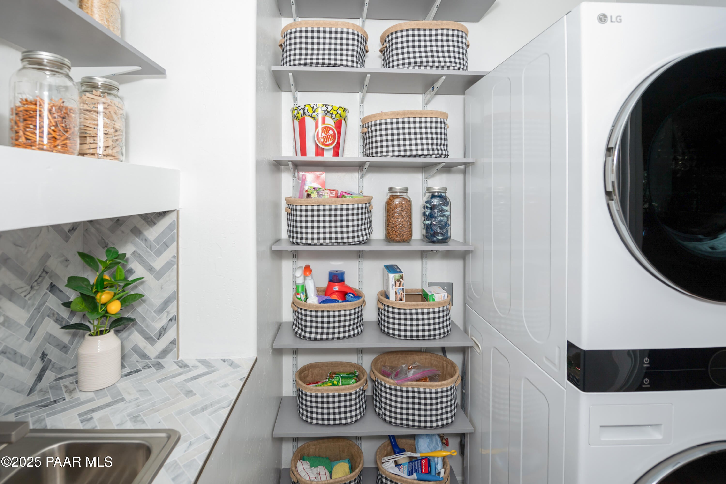 Prescott, Arizona, 86303, United States, 3 Bedrooms Bedrooms, ,3 BathroomsBathrooms,Residential,For Sale,1992908