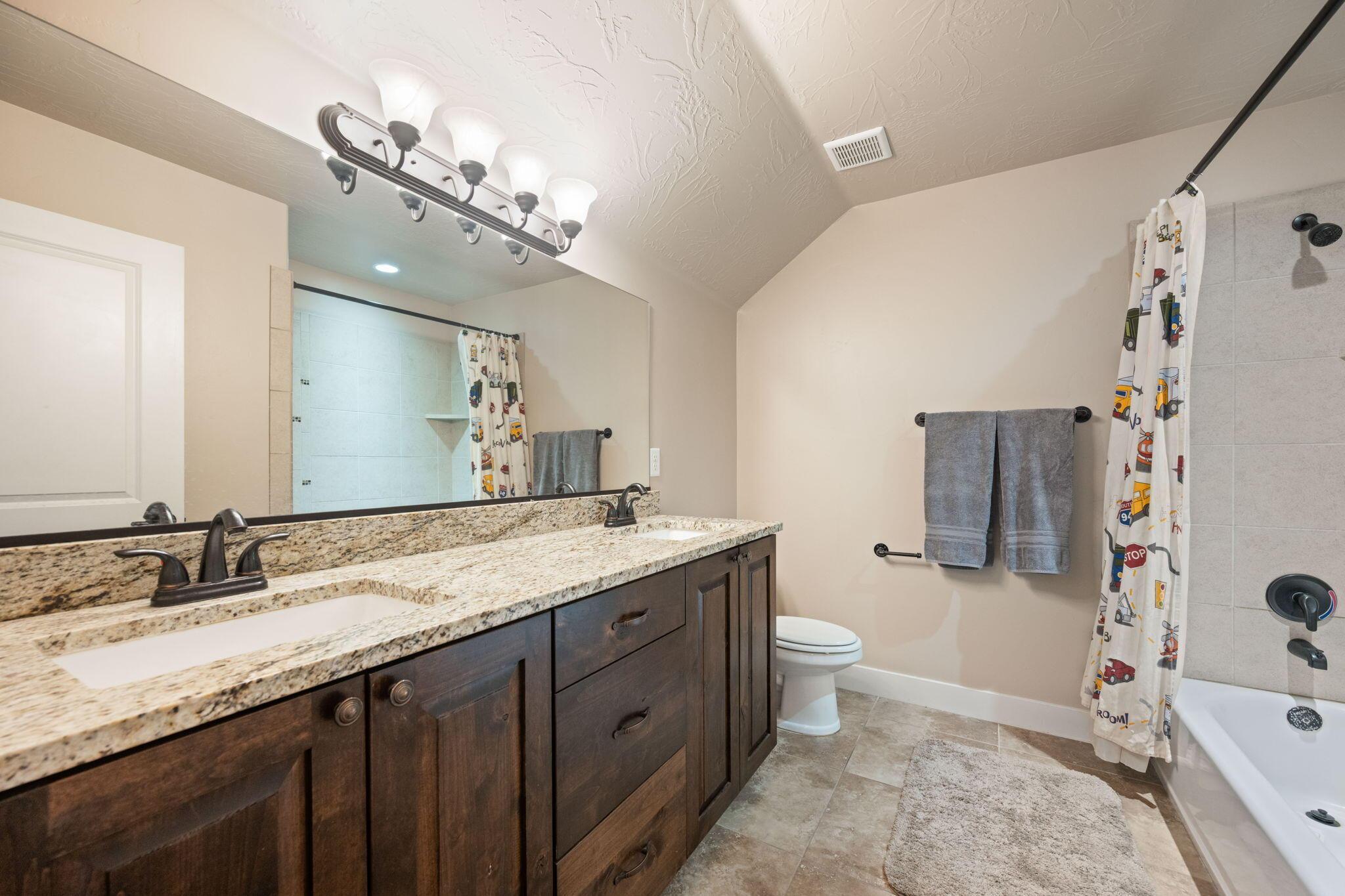 St George, Utah, 84790, United States, 6 Bedrooms Bedrooms, ,4 BathroomsBathrooms,Residential,For Sale,1981692