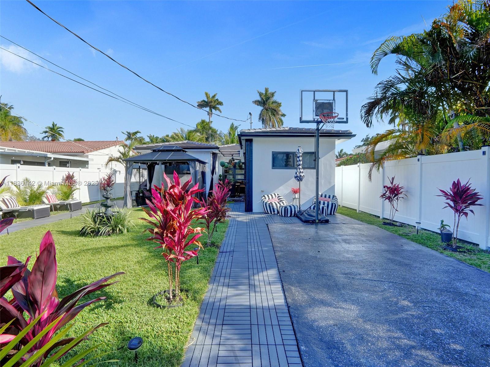 Hollywood, Florida, 33019, United States, 3 Bedrooms Bedrooms, ,2 BathroomsBathrooms,Residential,For Sale,1898660