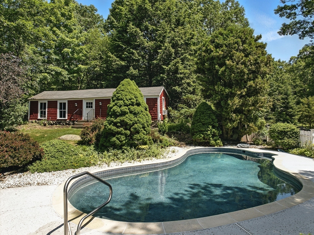 Bolton, Massachusetts, 01740, United States, 4 Bedrooms Bedrooms, ,4 BathroomsBathrooms,Residential,For Sale,1866522
