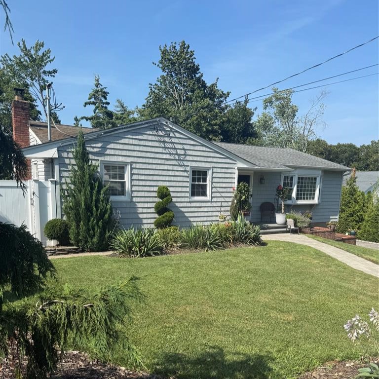 Ronkonkoma, New York, 11779, United States, 4 Bedrooms Bedrooms, ,2 BathroomsBathrooms,Residential,For Sale,1906484