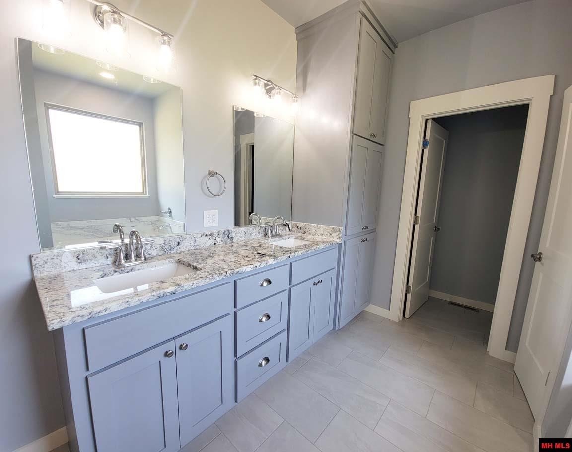 Mountain Home, Arkansas, 72653, United States, 3 Bedrooms Bedrooms, ,2 BathroomsBathrooms,Residential,For Sale,1983473