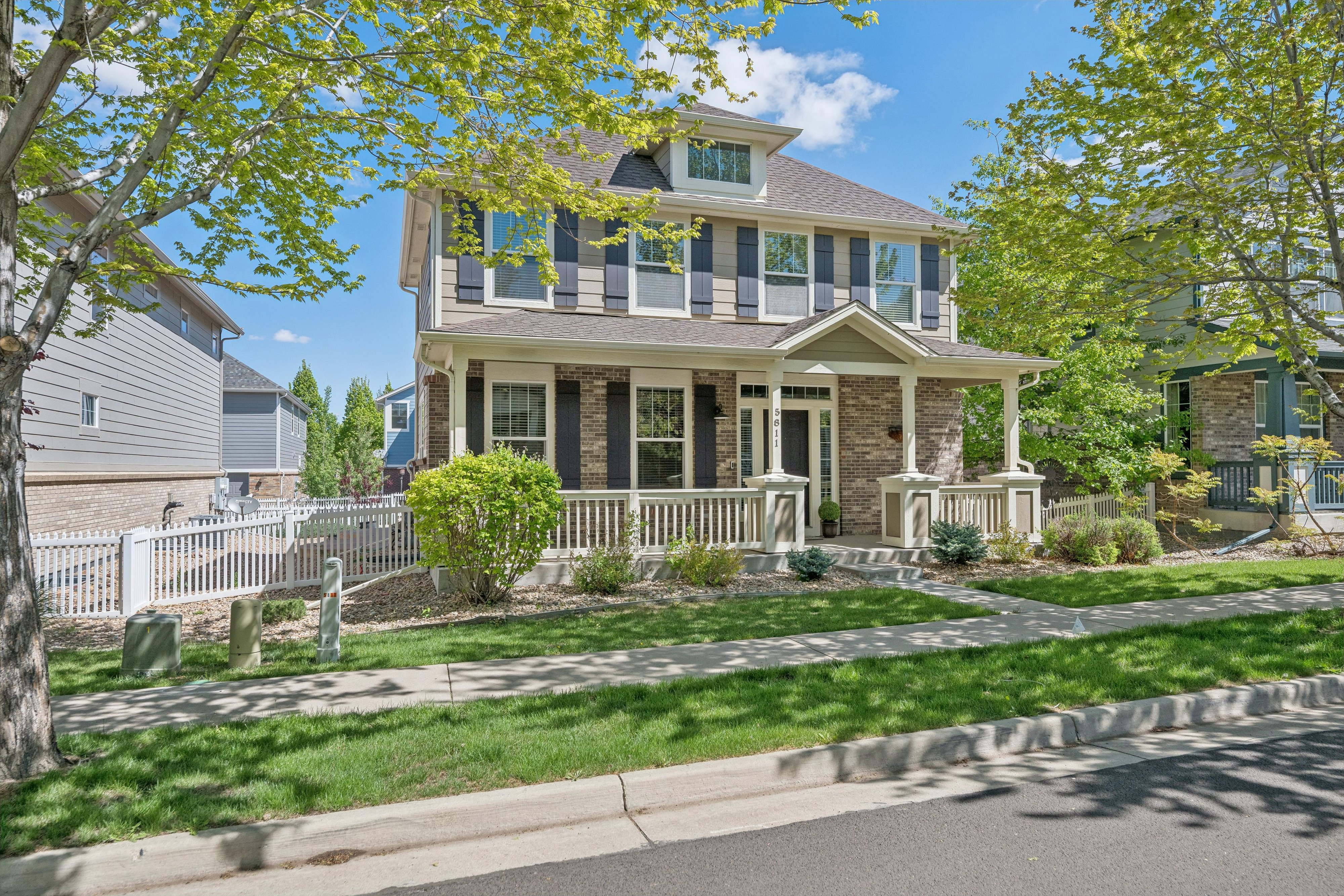  Beautiful 3-Bedroom, 3-Bath Home On A Charming Tree-Lined Street - 物件實景