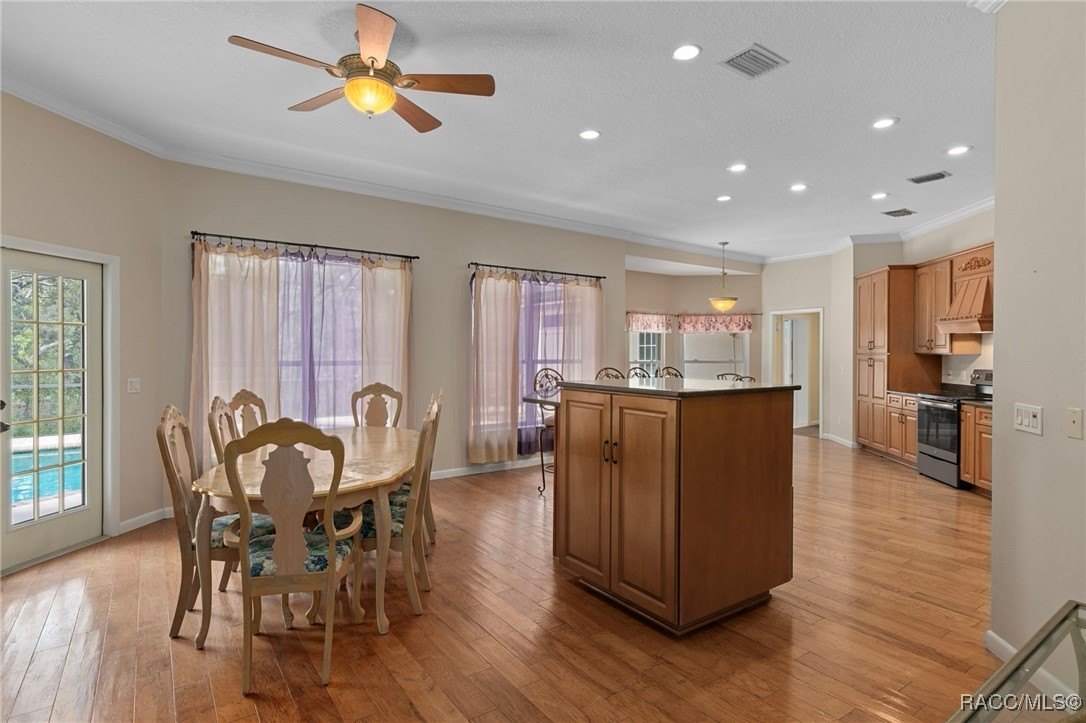 Homosassa, Florida, 34446, United States, 5 Bedrooms Bedrooms, ,4 BathroomsBathrooms,Residential,For Sale,1916240
