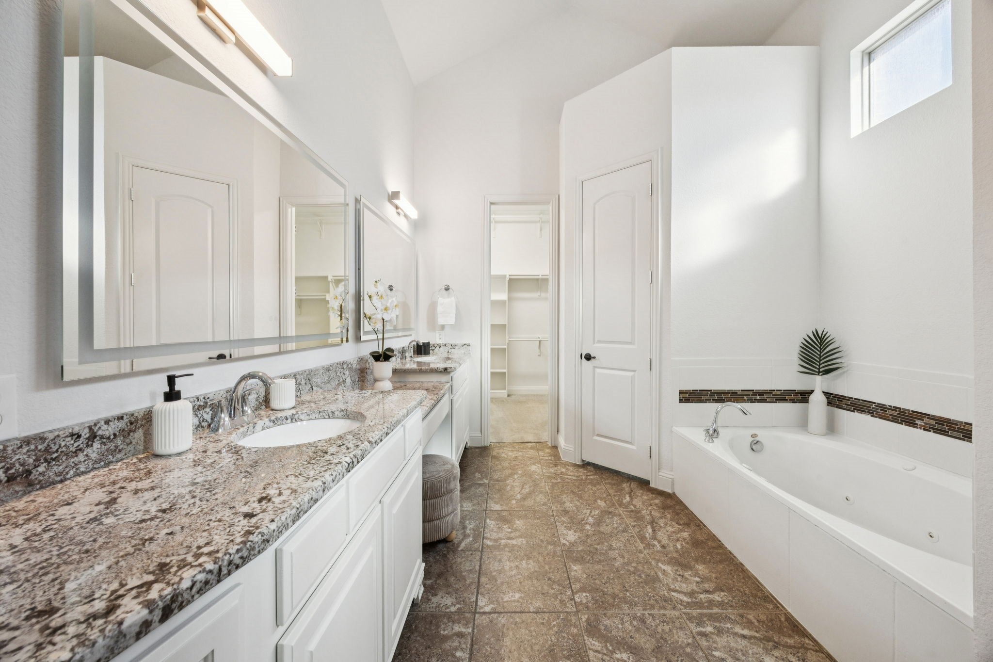 Colleyville, Texas, 76034, United States, 5 Bedrooms Bedrooms, ,5 BathroomsBathrooms,Residential,For Sale,1981317