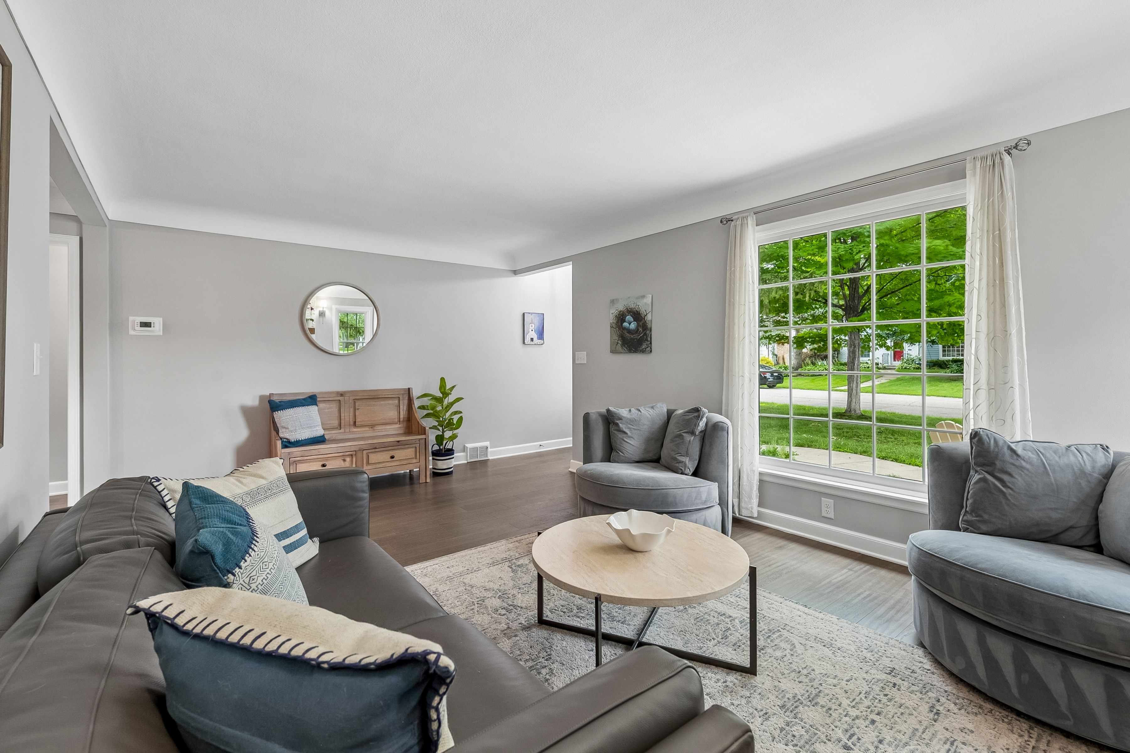  Beautifully Renovated in Coveted Chowen Park - 物件實景
