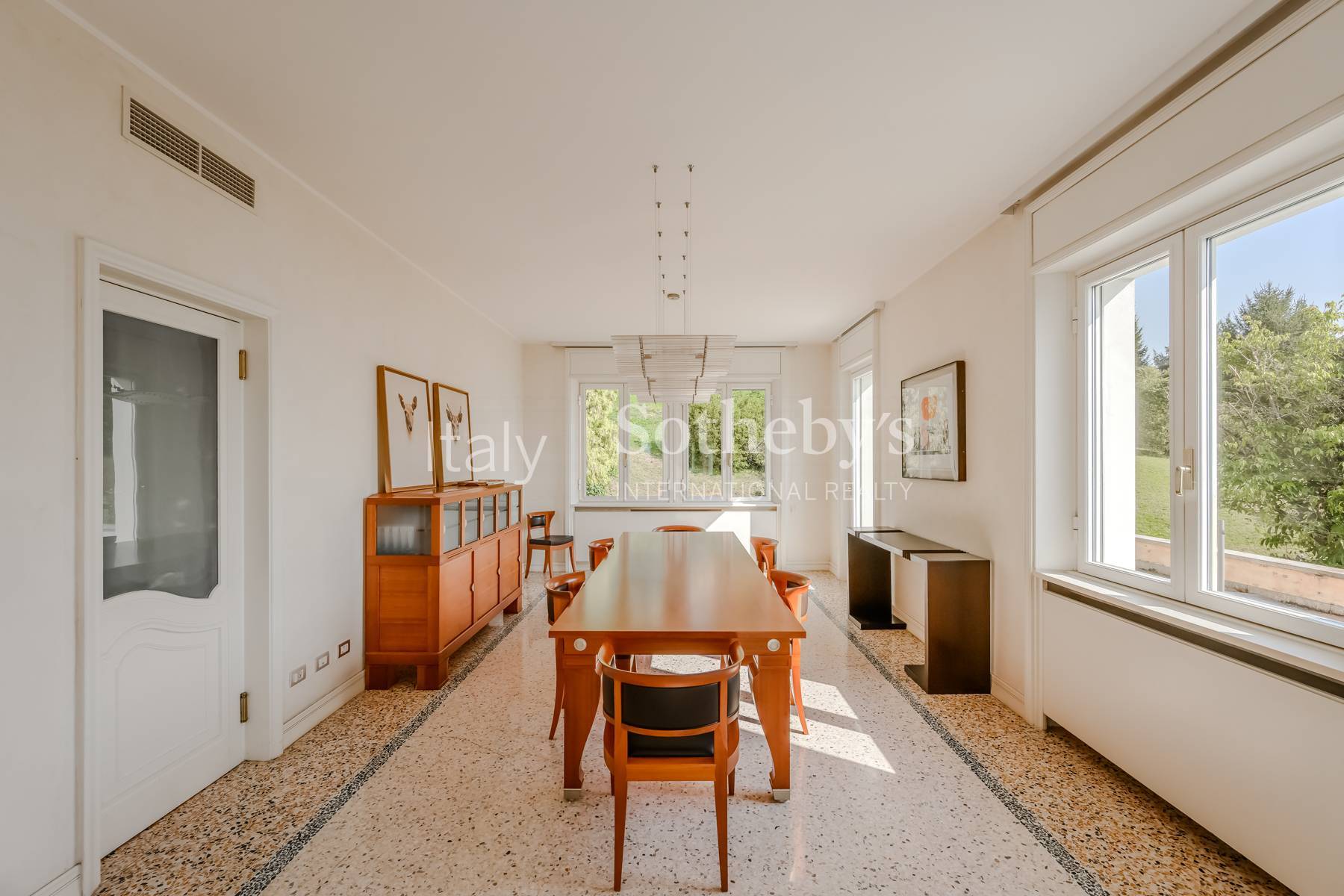  Elegant Villa with a Historic Park and Lake Views - 物件實景