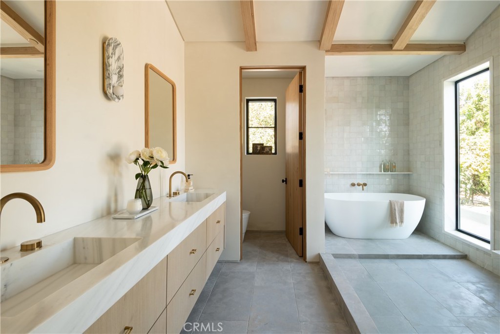 Sherman Oaks, California, 91423, United States, 6 Bedrooms Bedrooms, ,7 BathroomsBathrooms,Residential,For Sale,1990929