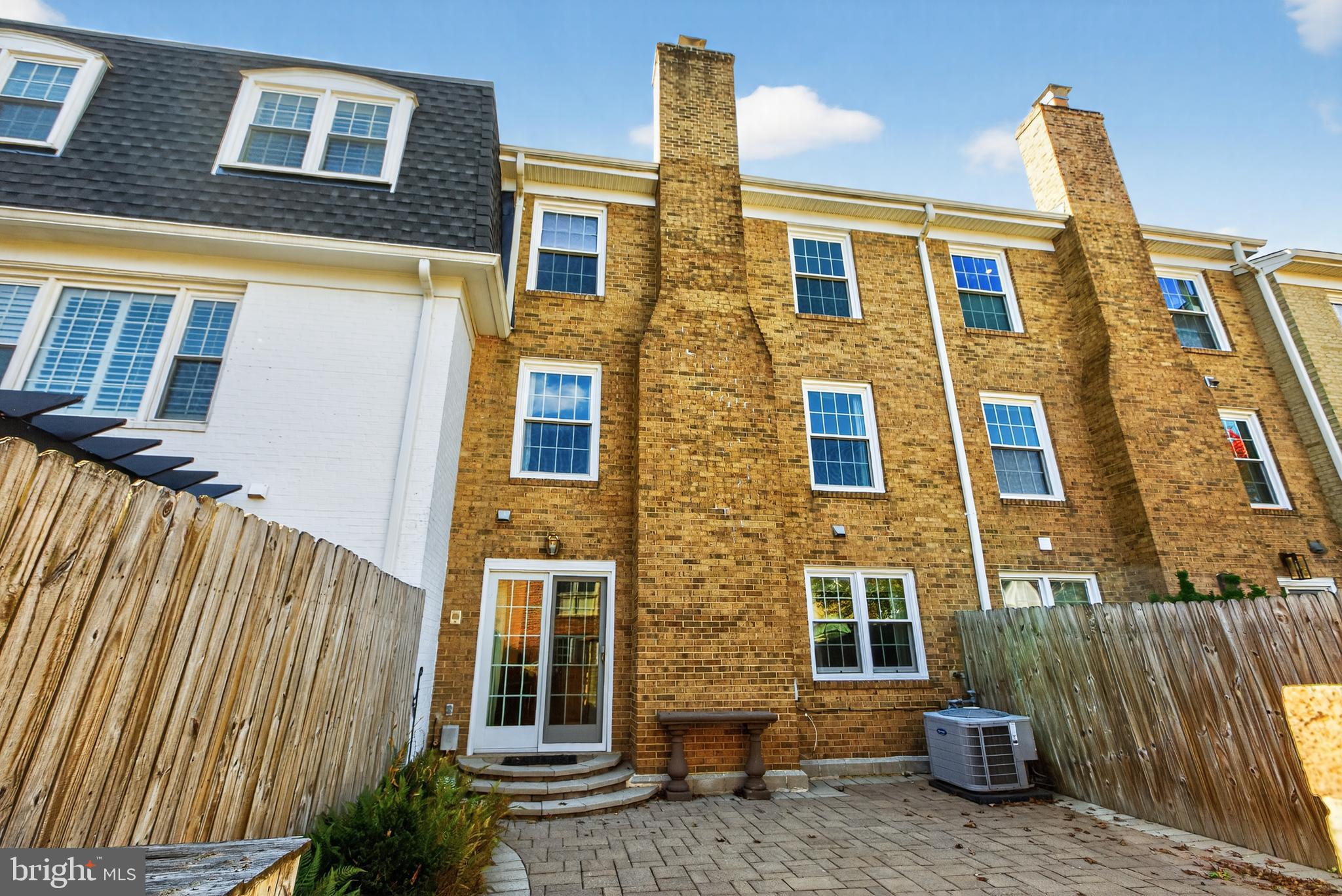 Mclean, Virginia, 22102, United States, 4 Bedrooms Bedrooms, ,4 BathroomsBathrooms,Residential,For Sale,1988751