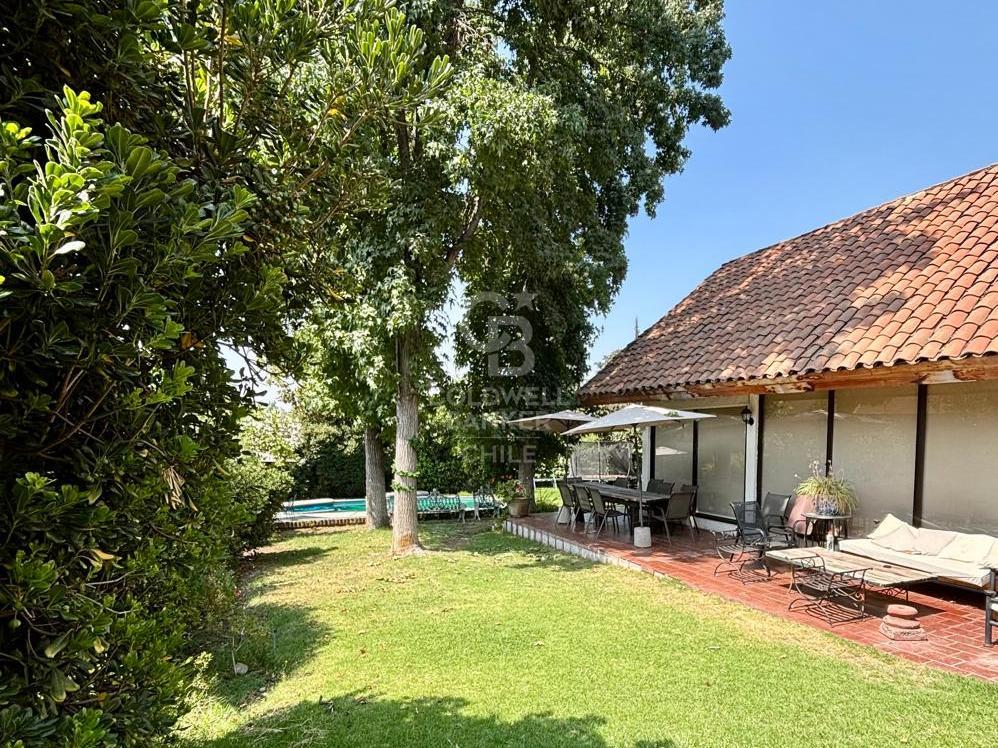 Vitacura, Chile, 5 Bedrooms Bedrooms, ,4 BathroomsBathrooms,Residential,For Sale,1999765