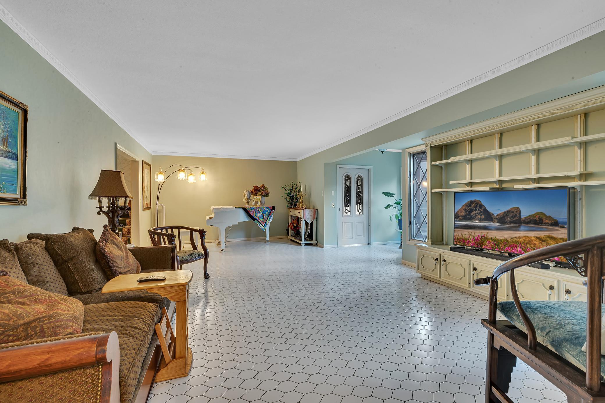 Saint Cloud, Minnesota, 56304, United States, 4 Bedrooms Bedrooms, ,4 BathroomsBathrooms,Residential,For Sale,1836908