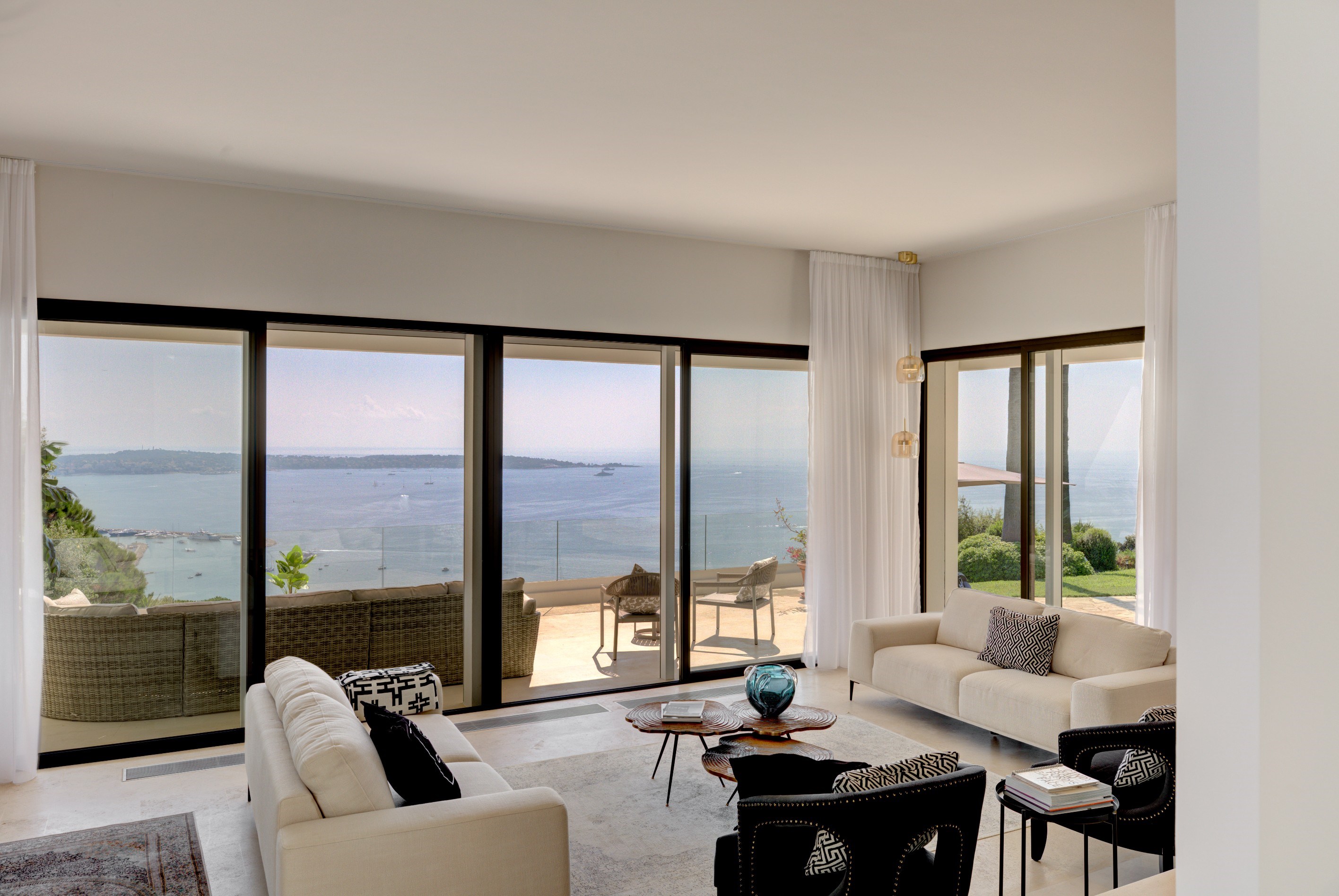  Super Cannes Vallauris, 260 sqm villa with five bedrooms, pool and panoramic se… - 物件實景