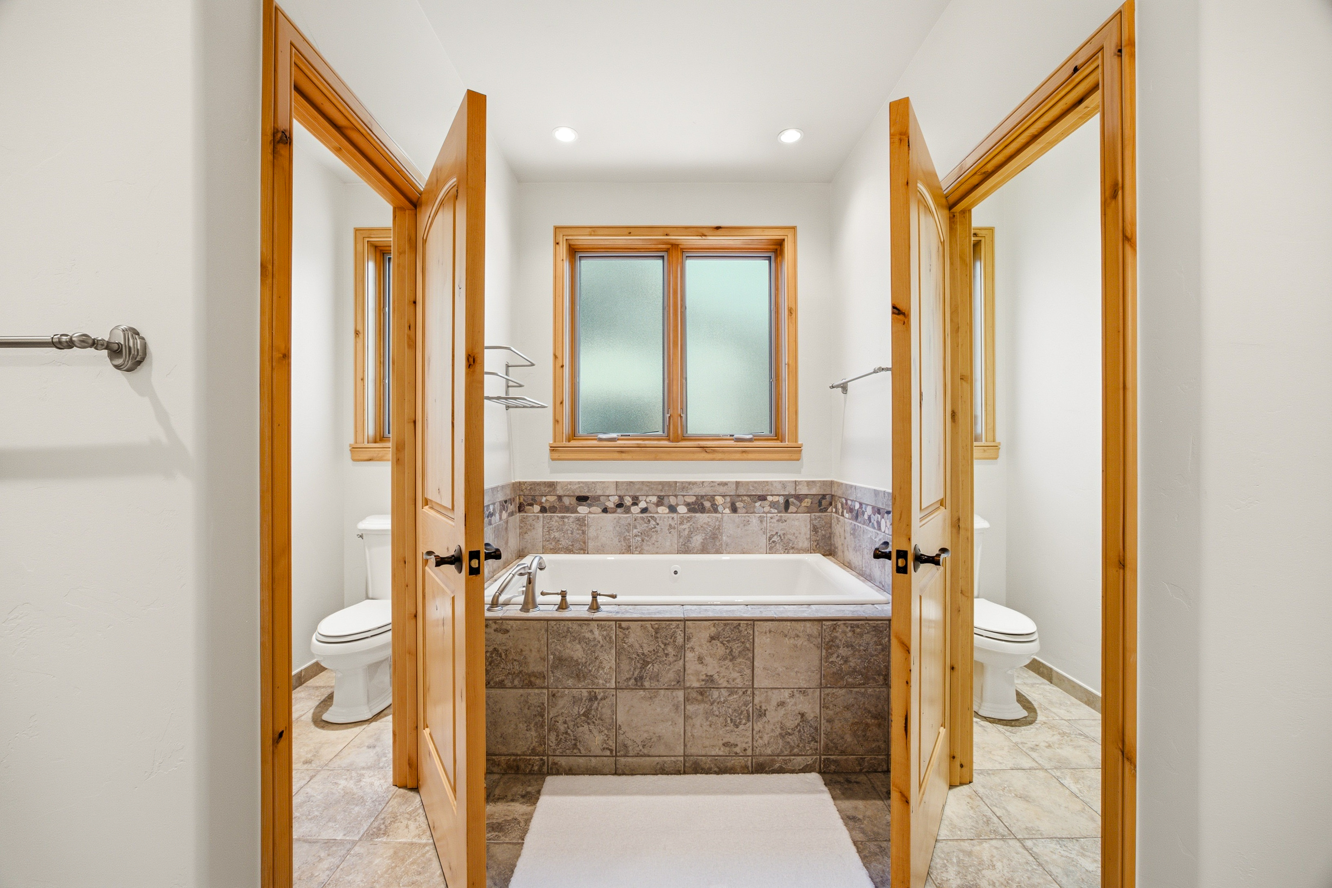  Custom-built, Single-family Home in the Exclusive Grand Traverse Neighborhood - 物件實景