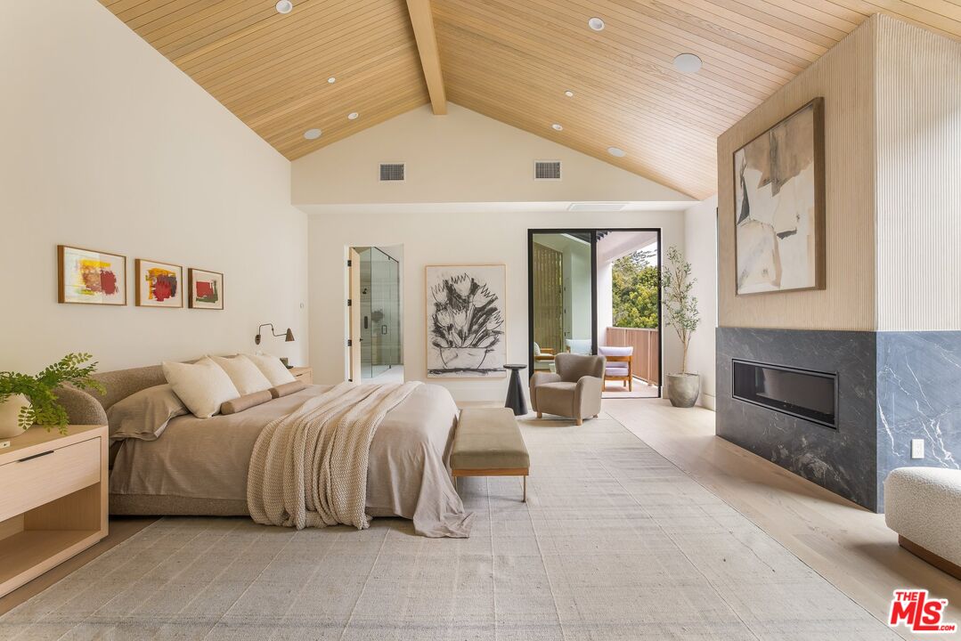 Los Angeles, California, 90049, United States, 5 Bedrooms Bedrooms, ,3 BathroomsBathrooms,Residential,For Sale,1839044