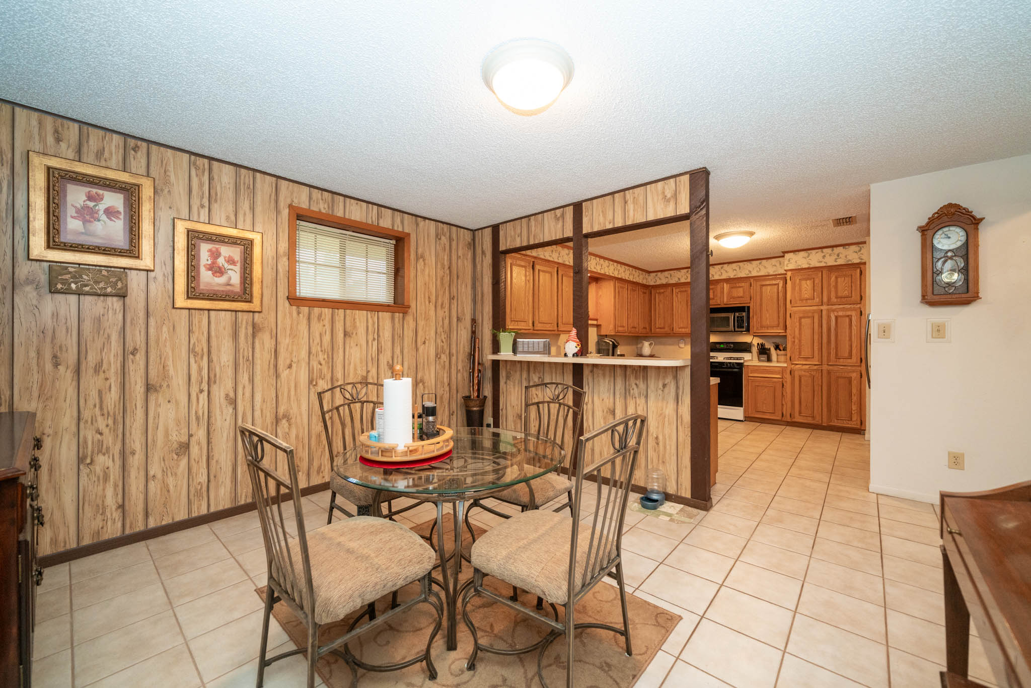 Jacksonville, Texas, 75766, United States, 4 Bedrooms Bedrooms, ,2 BathroomsBathrooms,Residential,For Sale,1974888