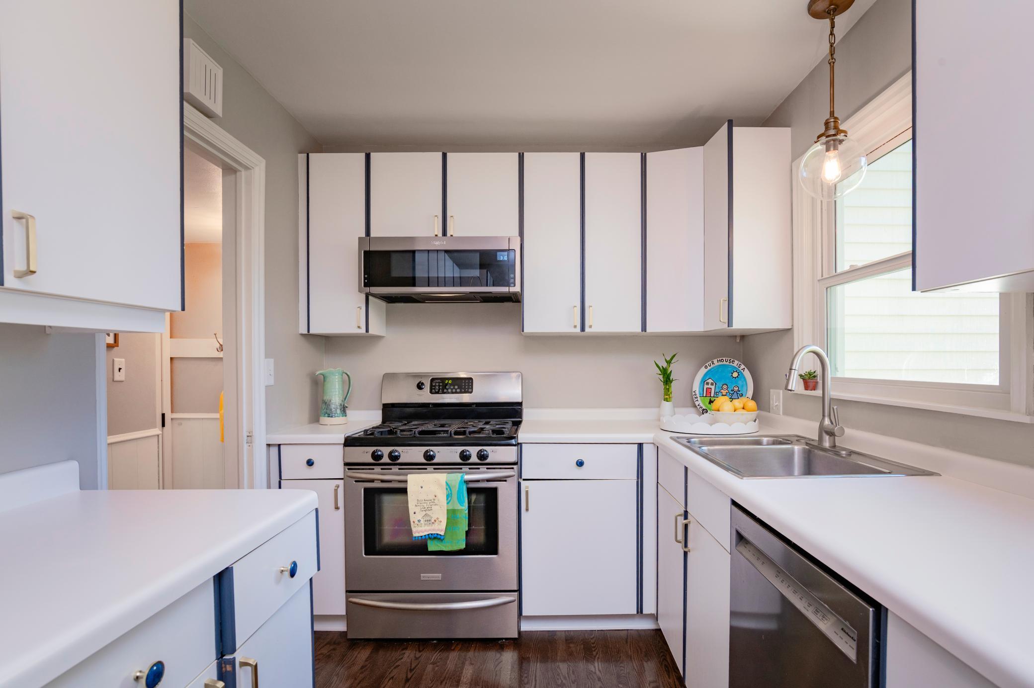 Saint Paul, Minnesota, 55116, United States, 3 Bedrooms Bedrooms, ,2 BathroomsBathrooms,Residential,For Sale,1987775