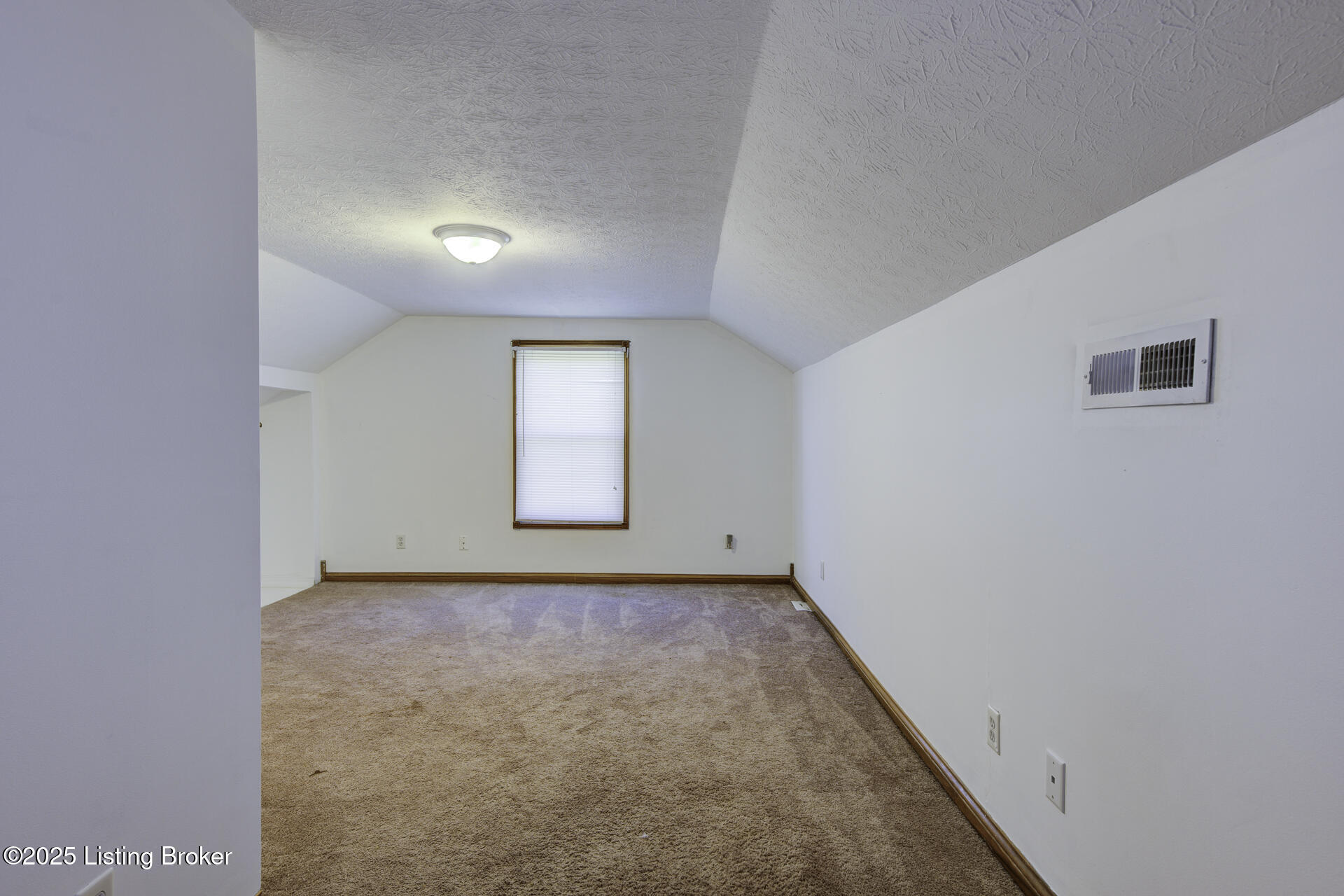 Bloomfield, Kentucky, 40008, United States, 3 Bedrooms Bedrooms, ,3 BathroomsBathrooms,Residential,For Sale,1968876