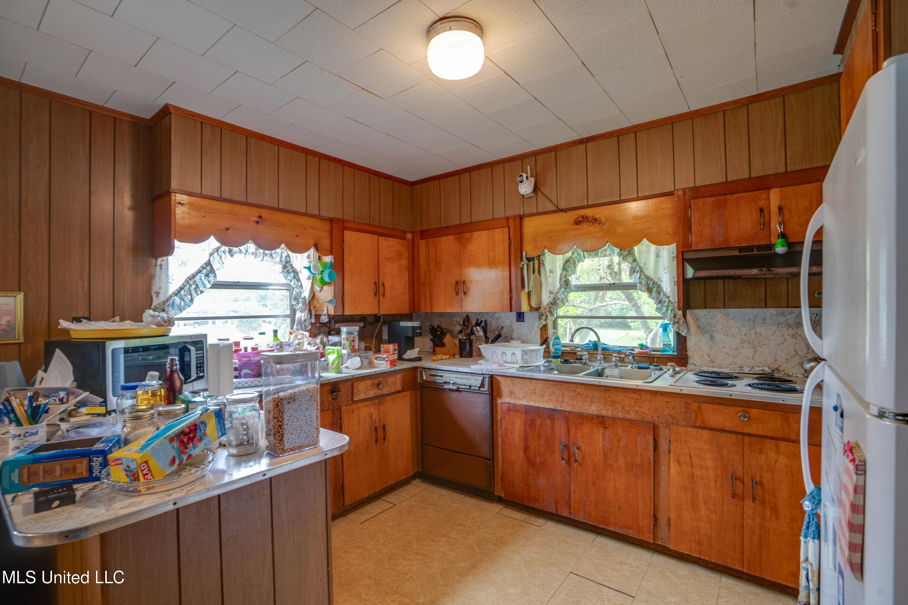 Gulfport, Mississippi, 39503, United States, 4 Bedrooms Bedrooms, ,2 BathroomsBathrooms,Residential,For Sale,1915854