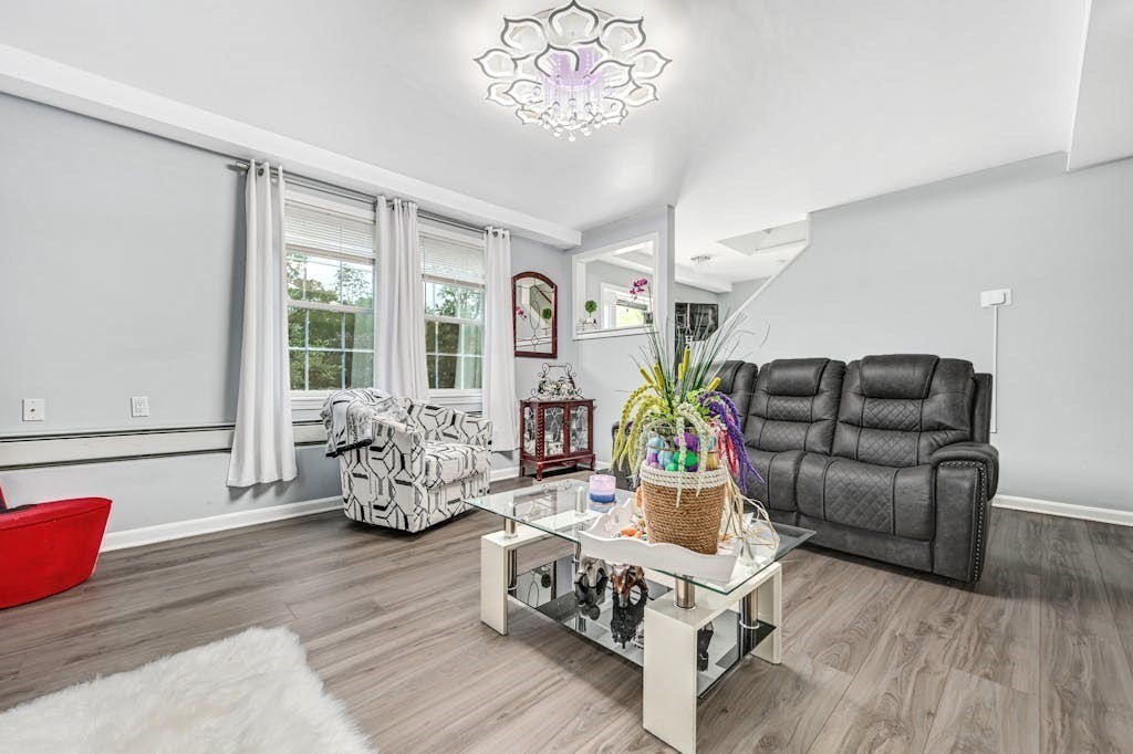 Webster, Massachusetts, 01570, United States, 3 Bedrooms Bedrooms, ,2 BathroomsBathrooms,Residential,For Sale,1937181