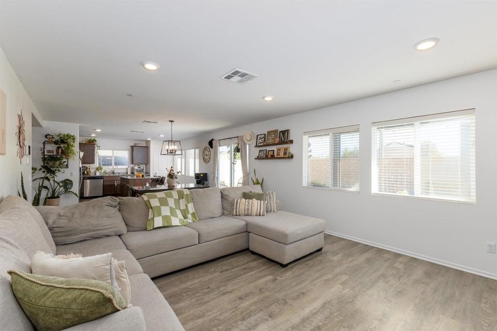 Hemet, California, 92543, United States, 4 Bedrooms Bedrooms, ,3 BathroomsBathrooms,Residential,For Sale,1970296