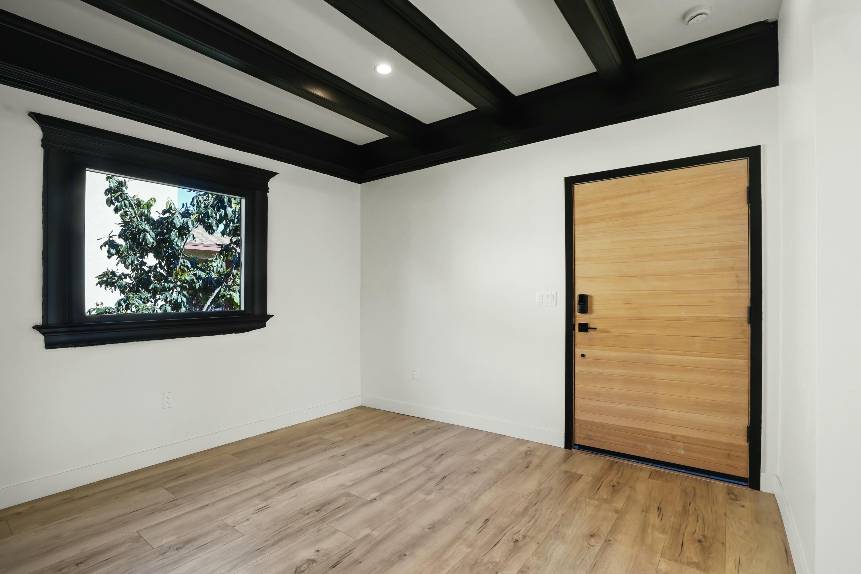 Los Angeles, California, 90007, United States, 5 Bedrooms Bedrooms, ,3 BathroomsBathrooms,Residential,For Sale,1860703