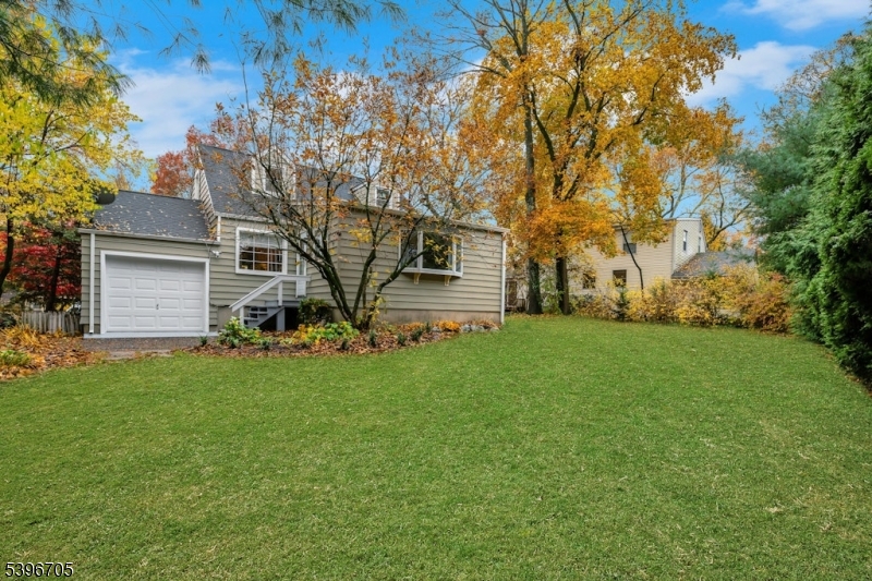 Mountain Lakes Boro, New Jersey, 07046, United States, 3 Bedrooms Bedrooms, ,2 BathroomsBathrooms,Residential,For Sale,1991088