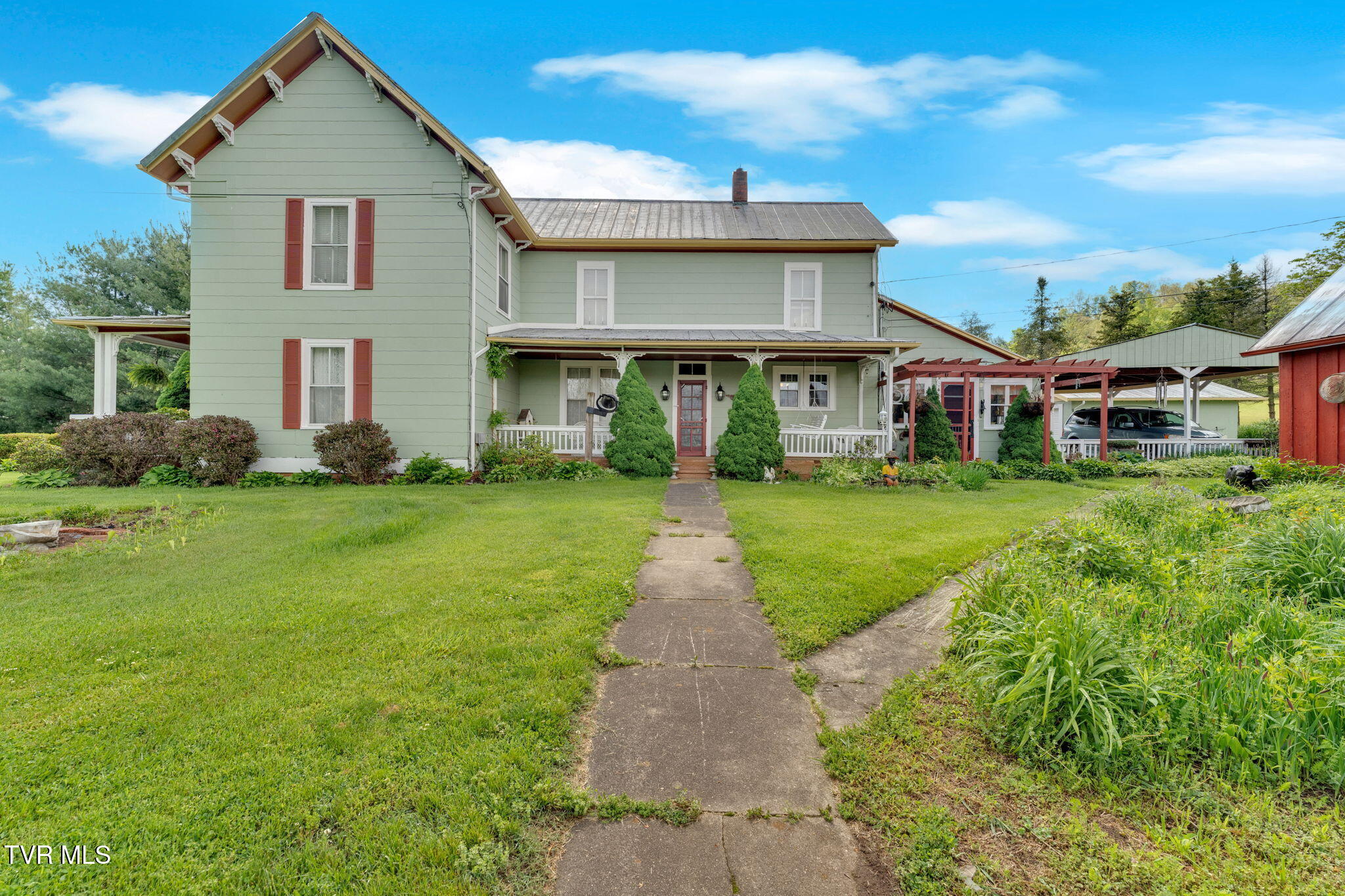 Roan Mountain, Tennessee, 37687, United States, 4 Bedrooms Bedrooms, ,2 BathroomsBathrooms,Residential,For Sale,2010992