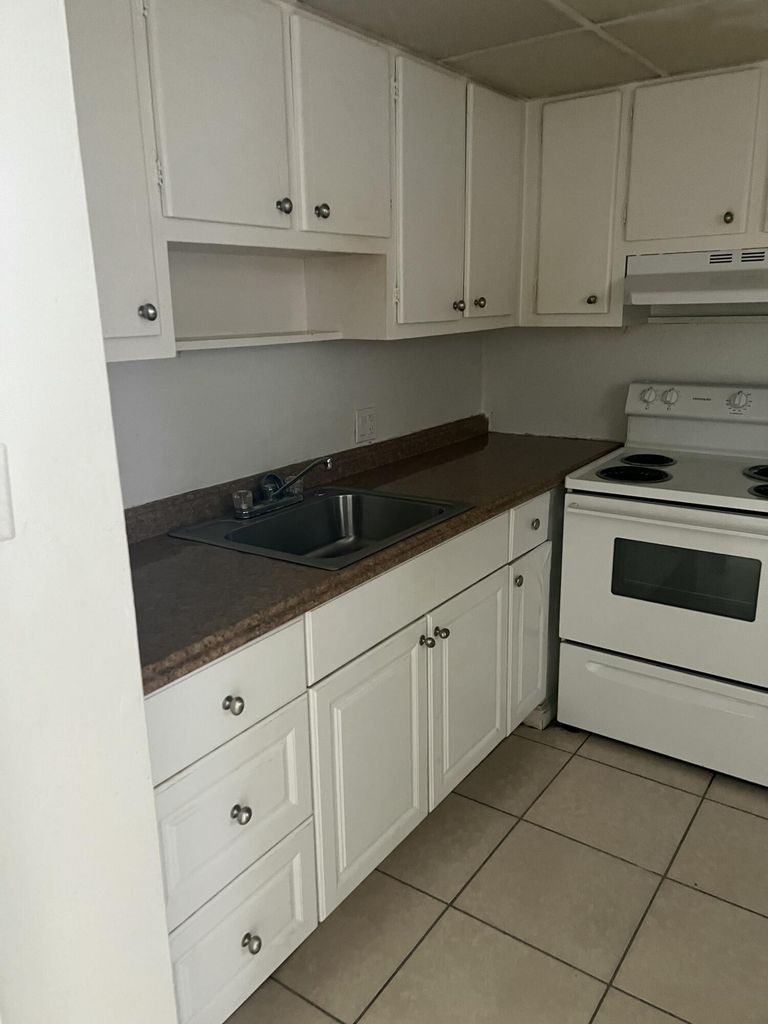 LAUDERHILL, Florida, 33313, United States, 1 Bedroom Bedrooms, ,1 BathroomBathrooms,Residential,For Sale,1915565