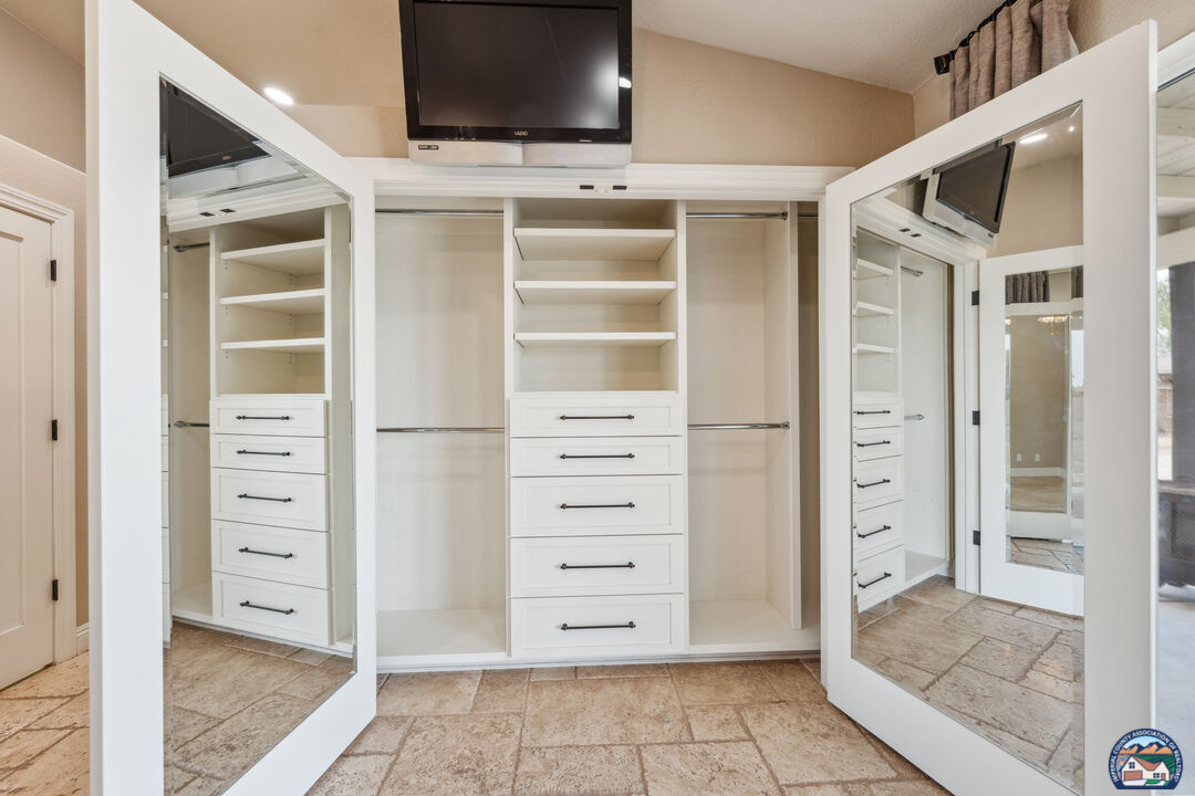 El Centro, California, 92243, United States, 4 Bedrooms Bedrooms, ,3 BathroomsBathrooms,Residential,For Sale,1838686