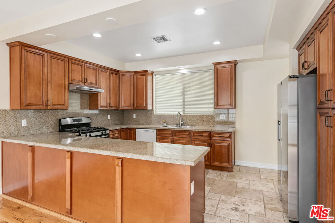 Los Angeles, California, 90025, United States, 6 Bedrooms Bedrooms, ,Residential,For Sale,1932013