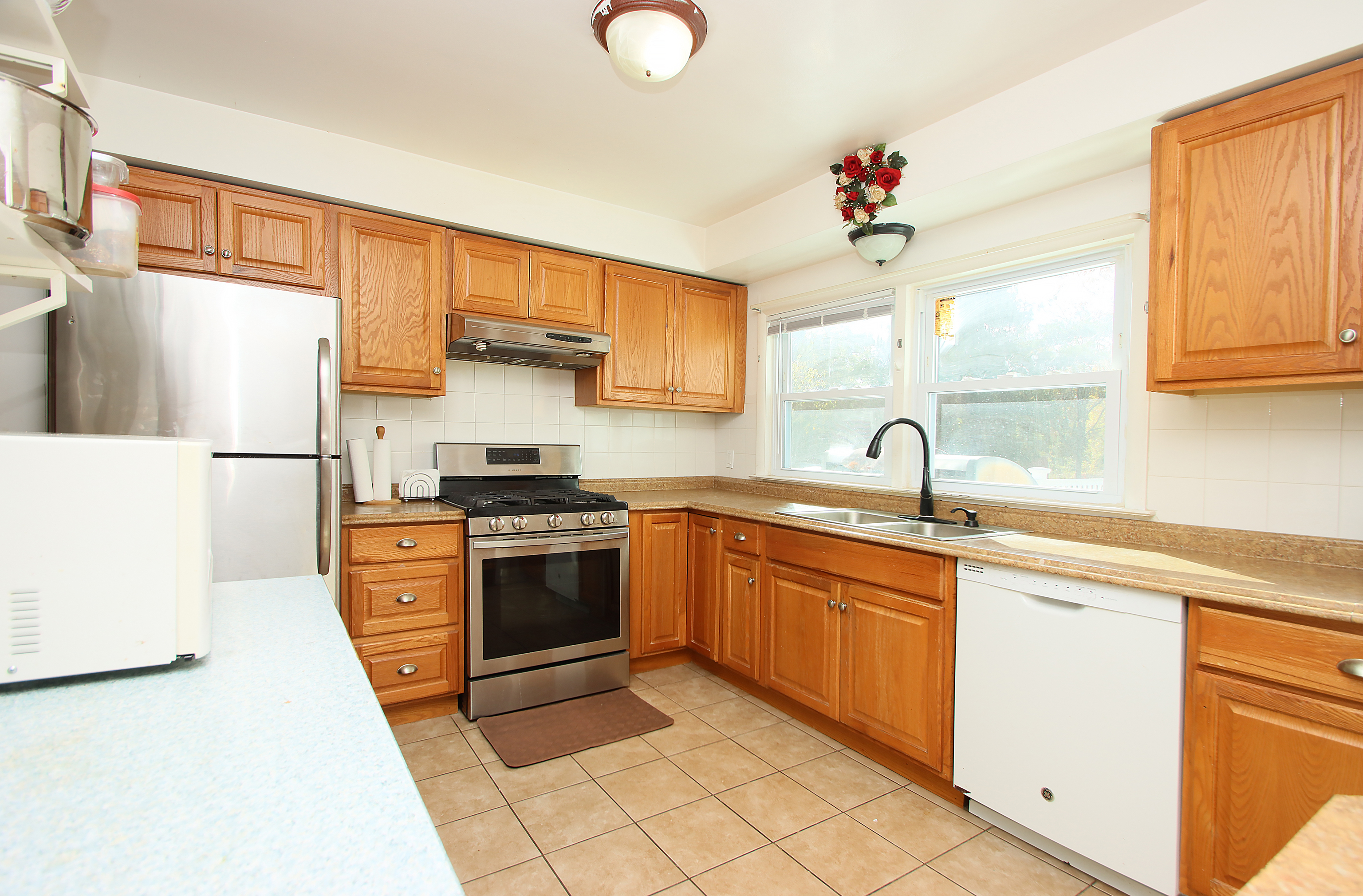 North Haven, Connecticut, 06473, United States, 3 Bedrooms Bedrooms, ,2 BathroomsBathrooms,Residential,For Sale,1989053