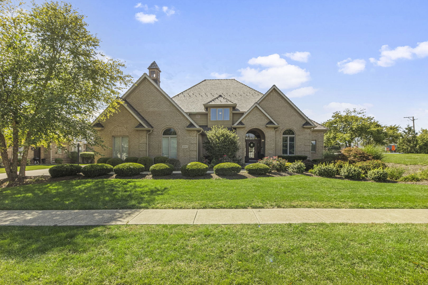 Shorewood, Illinois, 60404, United States, 4 Bedrooms Bedrooms, ,6 BathroomsBathrooms,Residential,For Sale,1933443