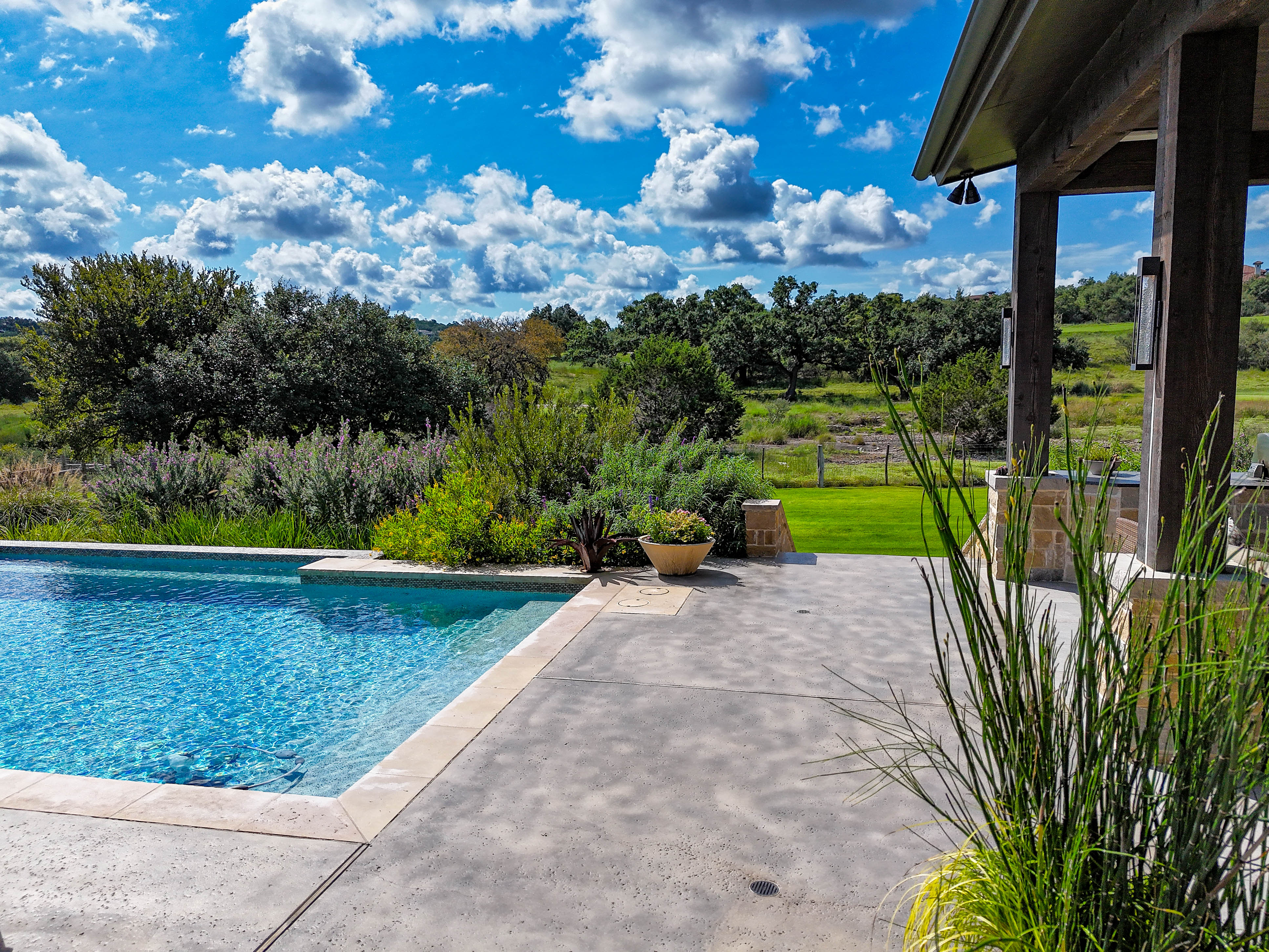  Refined Hill Country LIving - 物件實景