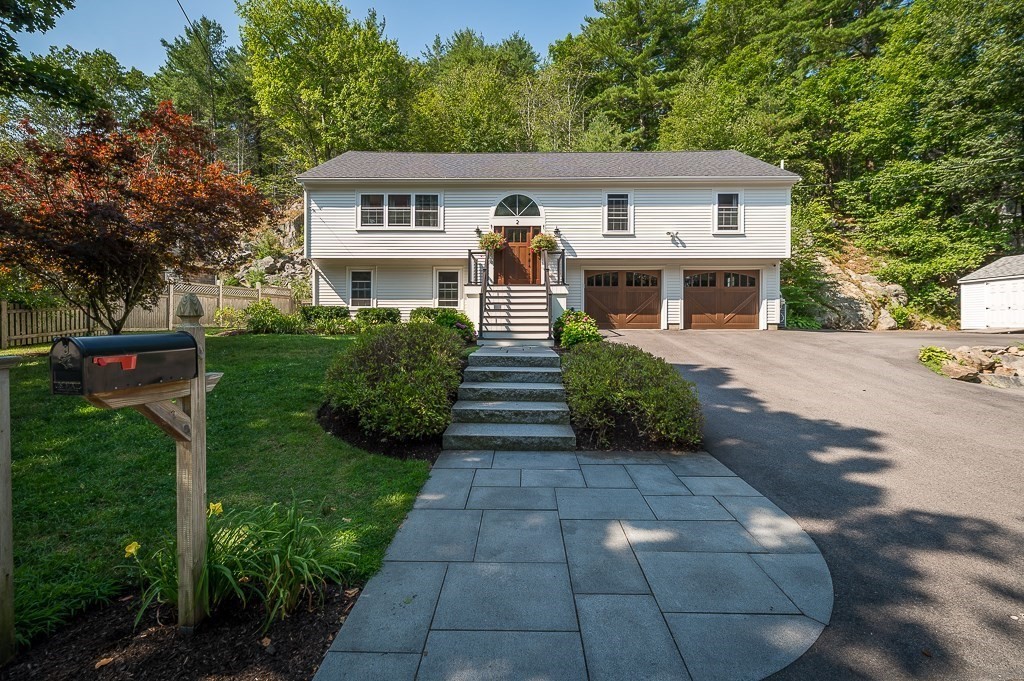 Manchester, Massachusetts, 01944, United States, 4 Bedrooms Bedrooms, ,3 BathroomsBathrooms,Residential,For Sale,1938822