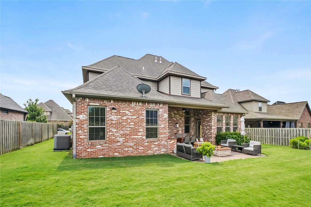 Rogers, Arkansas, 72758, United States, 5 Bedrooms Bedrooms, ,4 BathroomsBathrooms,Residential,For Sale,1882904