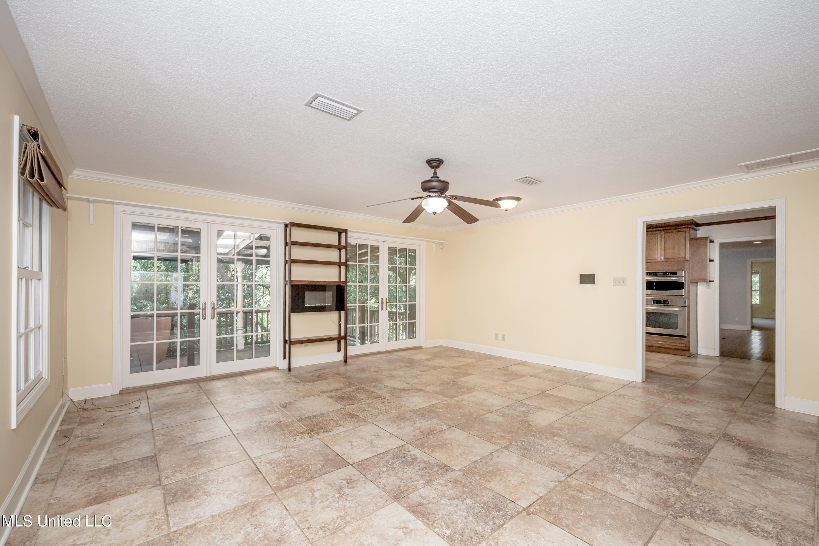 Ocean Springs, Mississippi, 39564, United States, 3 Bedrooms Bedrooms, ,3 BathroomsBathrooms,Residential,For Sale,1903607