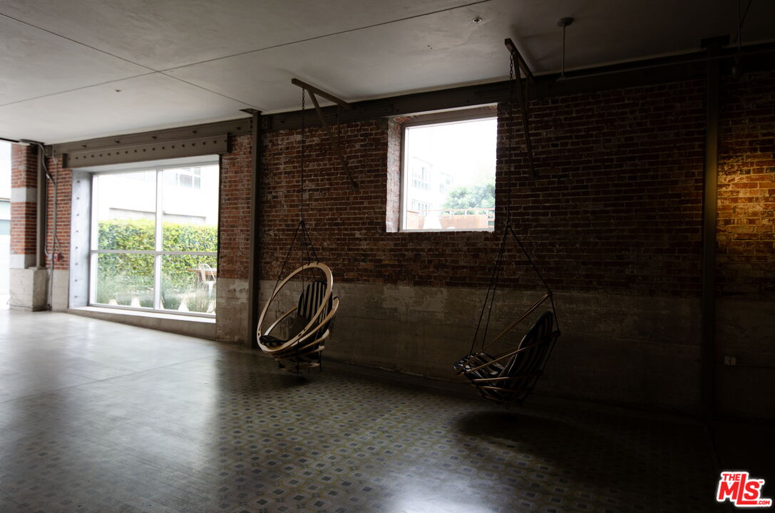 Los Angeles, California, 90013, United States, 1 Bedroom Bedrooms, ,1 BathroomBathrooms,Residential,For Sale,1906758