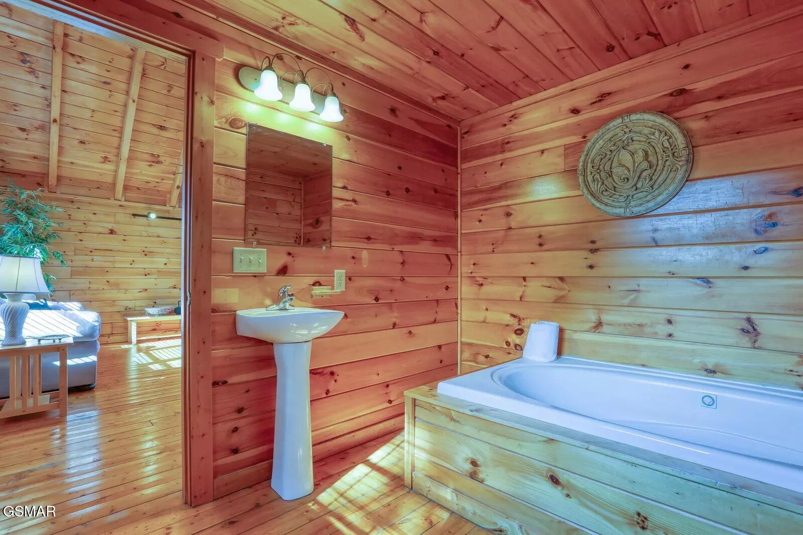 Sevierville, Tennessee, 37876, United States, 1 Bedroom Bedrooms, ,2 BathroomsBathrooms,Residential,For Sale,2005093