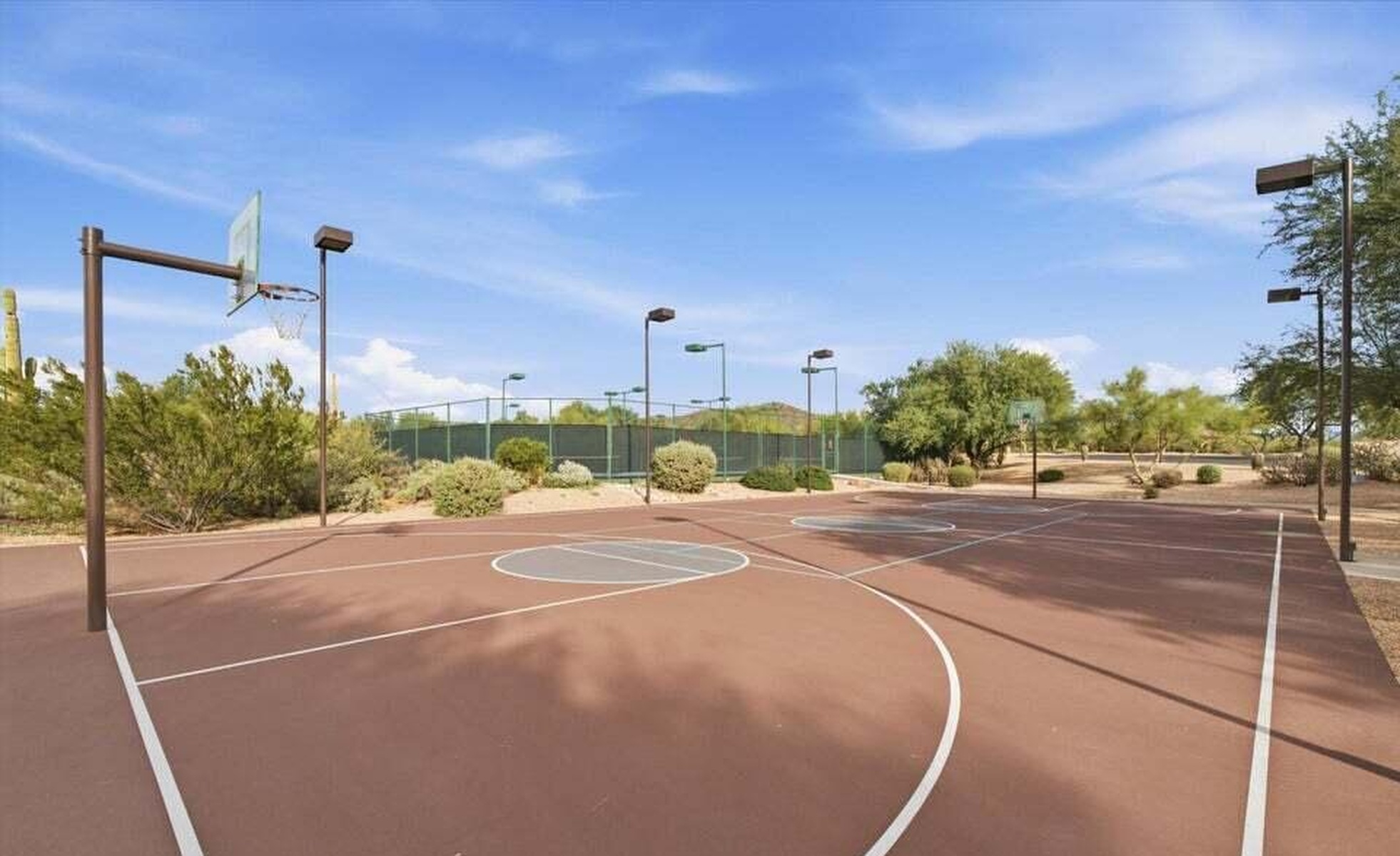  7696 E Moura Dr  Scottsdale, AZ - 物件實景