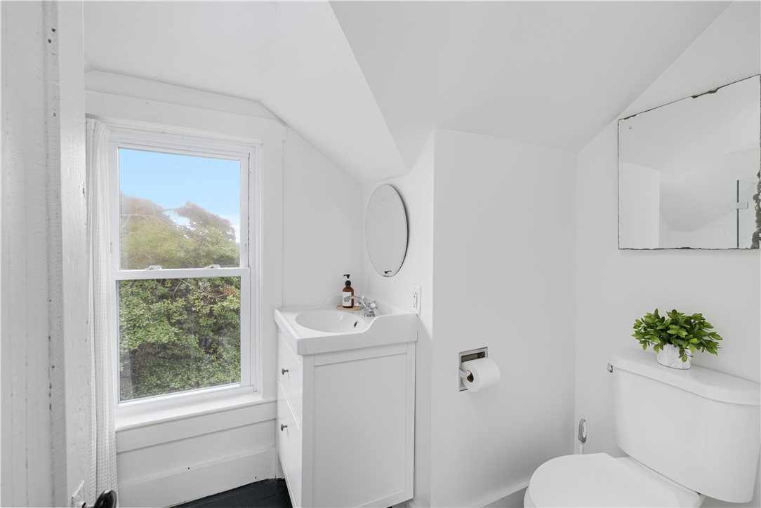North Kingstown, Rhode Island, 02874, United States, 3 Bedrooms Bedrooms, ,2 BathroomsBathrooms,Residential,For Sale,1895355