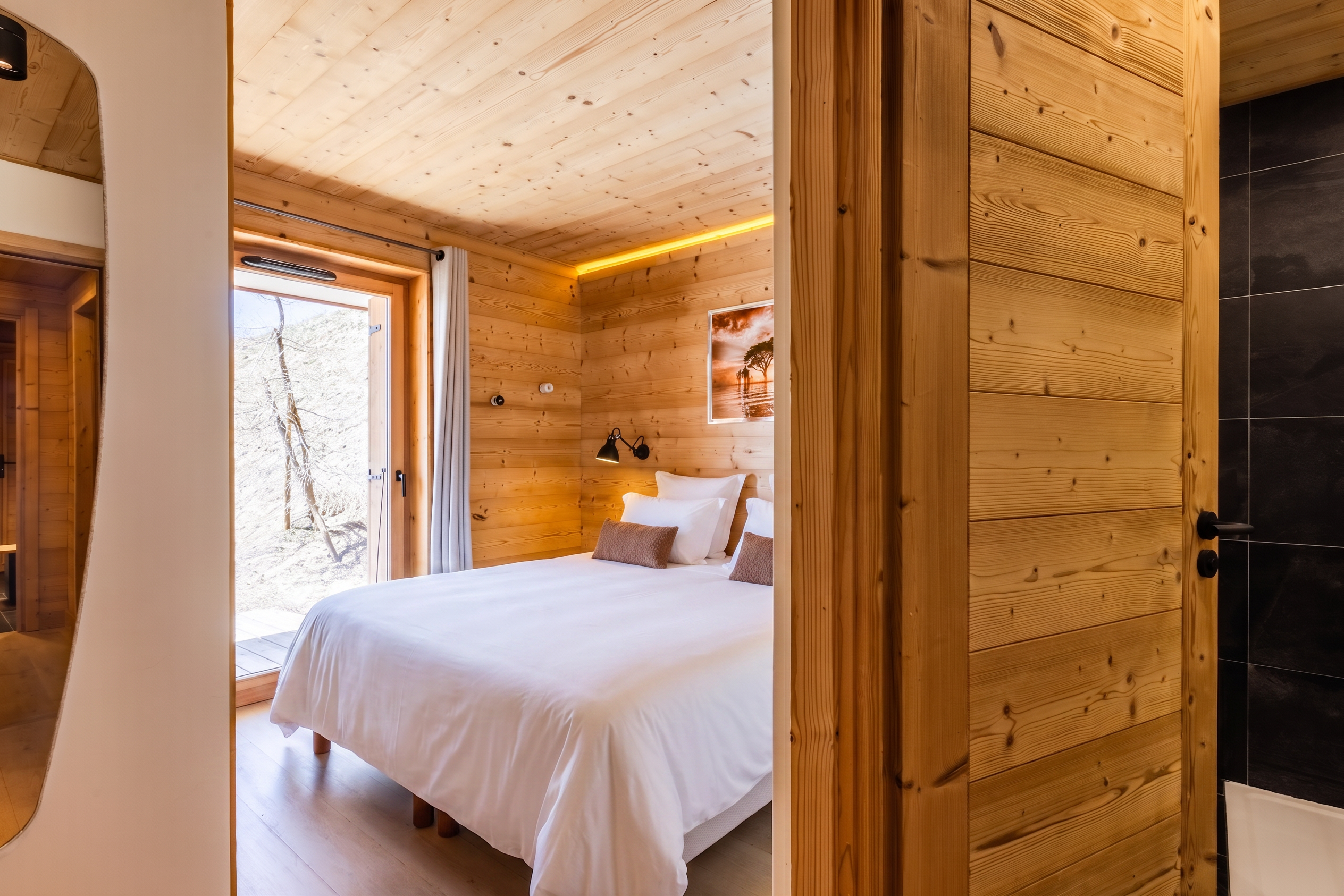  Chalet Rock - Right  at the foot of the slopes and in the heart of the Alpe d